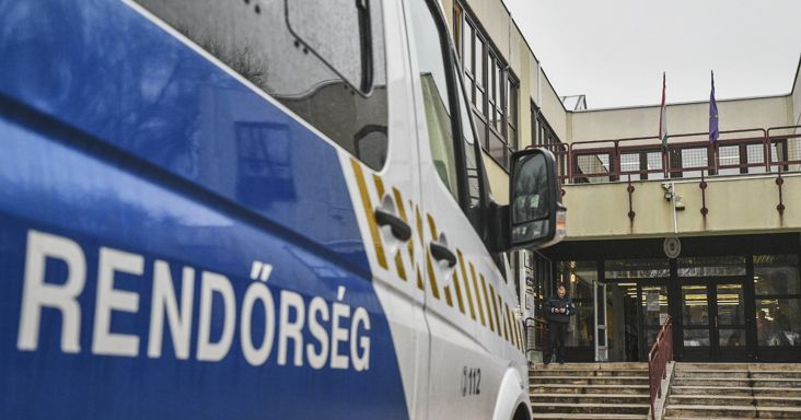 Több mint hetven iskolát fenyegettek meg robbantással hétfő reggel szerte Magyarországon