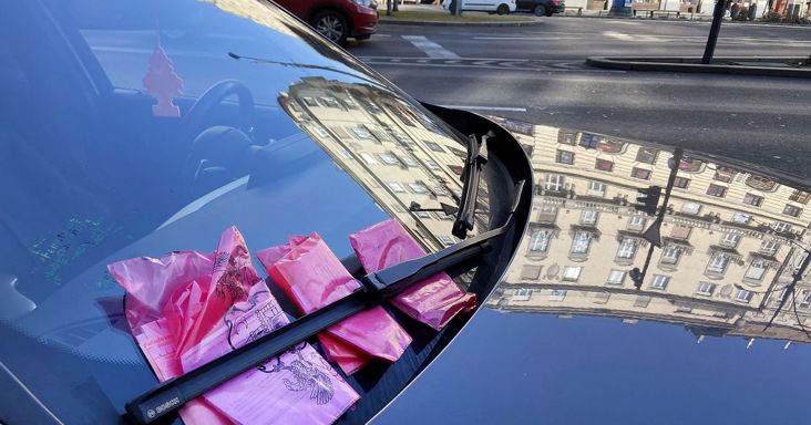 Nyomkövetővel tért haza, most a fővárosnak üzent keményen a kerületi polgármester – mindent boríthatott: „A parkolás nemcsak a pénzről szól”