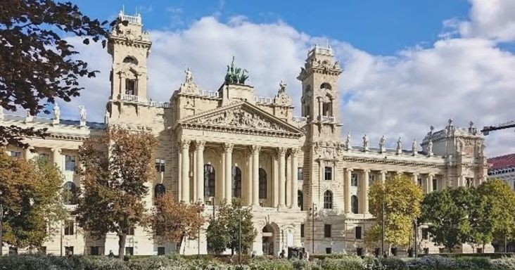 Orbán Viktor titkársága: Minden magyar büszke lehet a felújított Igazságügyi Palotára