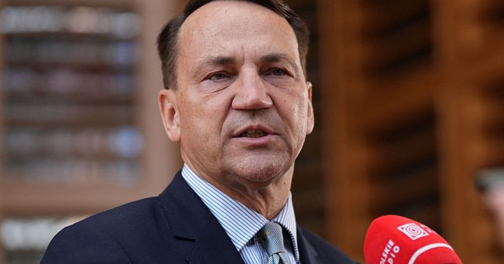 Sikorski: Pénzutalások és hangfelvételek bizonyítják Orbánék együttműködését az oroszokkal