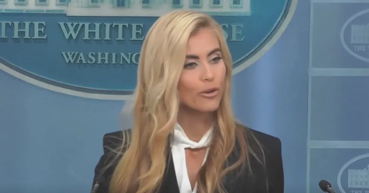 Bakiparádé a Fehér Házban: Trump új szóvivője már az első sajtótájékoztatóján felsült