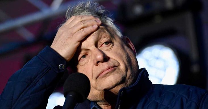 Orbánnak vissza kellene vonulnia