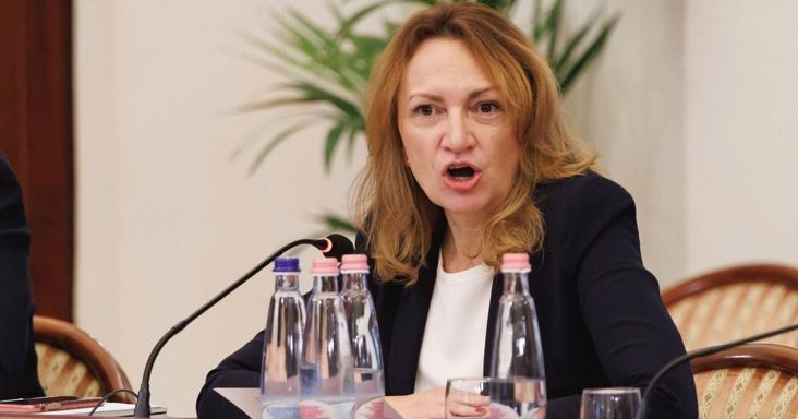 Bujdosó Andrea ordibálva ment neki az ellenzéknek, büdösparasztozásba fulladt a vita