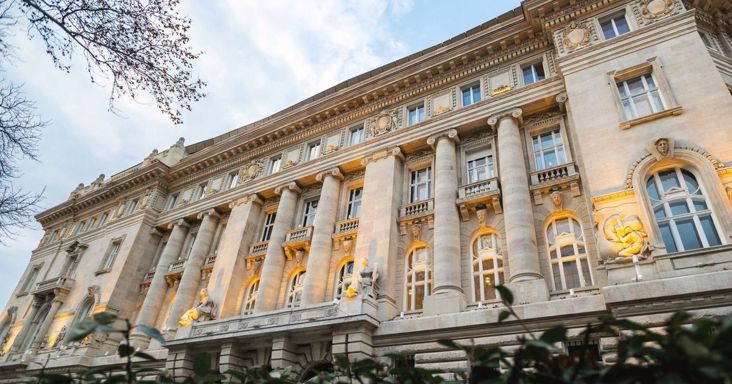 Hiába az alacsony infláció, továbbra sem enged a szorításból az MNB: itt van Varga Mihályék friss döntése