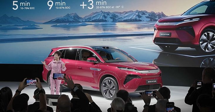 Az új kínai márkák vonzzák a kíváncsi tekinteteket a párizsi Mondial de l'Auto autószalonon
