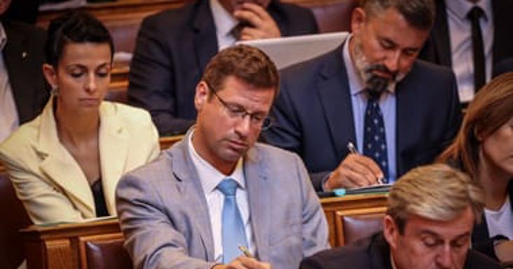 Gulyás Gergely állítása szerint nem lát el politikai feladatokat a Fideszben, egyelőre csak felkérést kapott
