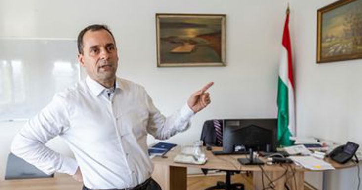 És akkor fél évvel a választás után már nem csak a NER emberei mondanak le