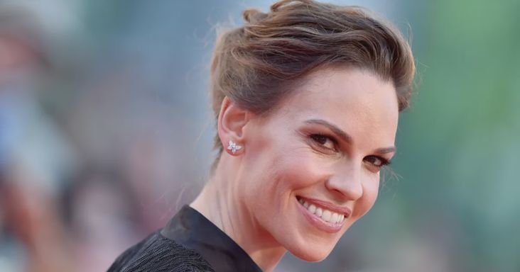 Hilary Swank váratlan bejelentést tett: 52 évesen újra anya lesz