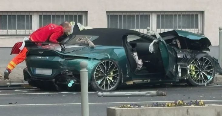A győri Aston Martin-os gázoló szerint az autó nem ment gyorsan, megcsúszhatott egy párafolton