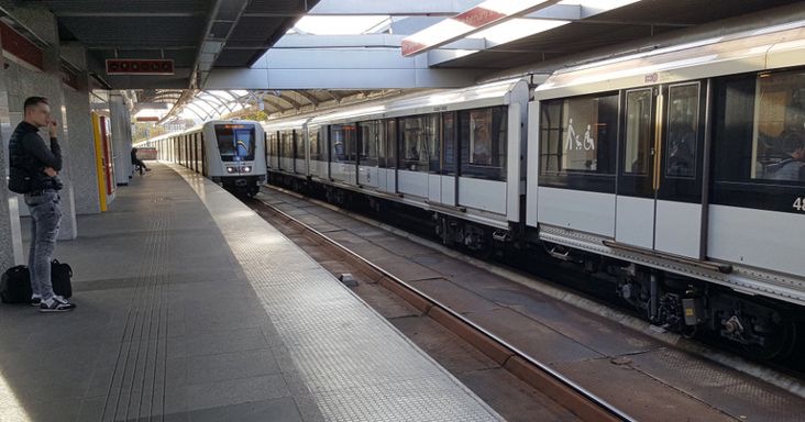 Reagált a BKV a metrószörfözős videóra: Egyetlen rossz mozdulat is végzetes lehet