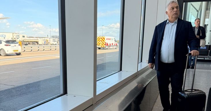 Orbán Viktor Párizsban ünnepli az '56-os pesti srácokat