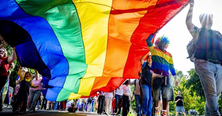 A Tisza gendertörvényét ünnepli a mainstream sajtó Európában, lebuktatják Magyar Péter hazugságait