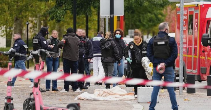 Terrorcselekménynek nevezte a francia belügyminiszter a halálos lövöldözést Párizs közelében - videó