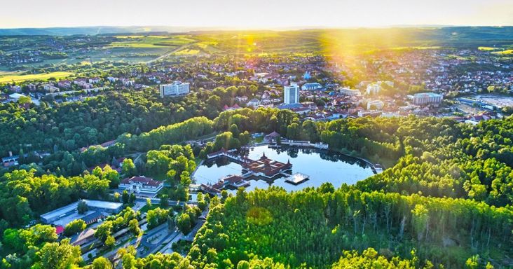 Hévíz és Sárvár kéz a kézben: újabb mérföldkő a fenntartható turizmus fejlesztésében (+ videó)