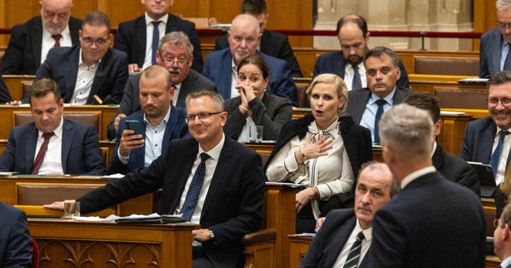 Orbán Viktor politikai helyzetértékelést tart a Fidesz–KDNP kihelyezett frakcióülésén