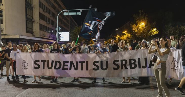 Galaxist kaptak a szerbiai egyetemisták