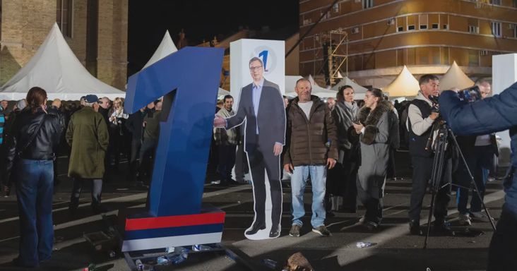 A szerb ellenzék a választási csalásokat megakadályozó magyar tapasztalatokat felhasználva győzné le Vučićot