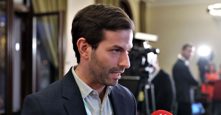 Máris támogatást kér híveitől Fekete Győr András, a nagy mulattató