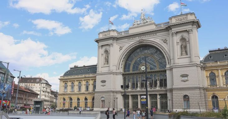 Káosz a Keleti pályaudvarnál, több vonat nem közlekedik – mutatjuk a változásokat