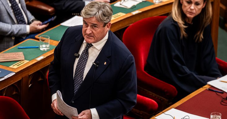 Kapitány Istvánnal is konfliktusba kerülhetett a távozó államtitkár, mert akadoznak a kormányzati döntések