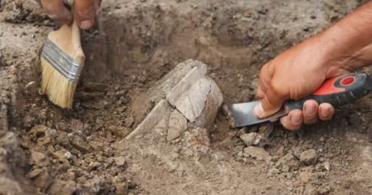 Különös tárgyakat találtak a kecskeméti katonai repülőtér alatt