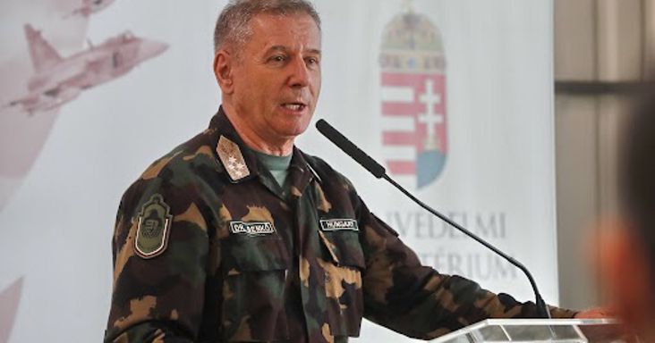 Ruszin-Szendi Romulusz javaslatára Benkő Tibor lett a Honvéd elnöke, Hadházy Ákos kiakadt