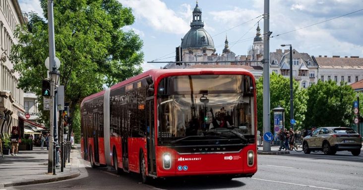 Erre nagyon kell figyelnie Budapestnek: súlyos problémákra derült fény kínai elektromos buszoknál, tömegével jelzik a sofőrök – ugyanettől a márkától rendelt 160 trolit a BKK