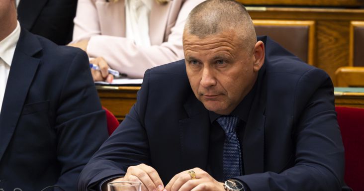 Ruszin-Szendi Romulusz javaslatára felmentették a Katonai Nemzetbiztonsági Szolgálat korábbi igazgatóját