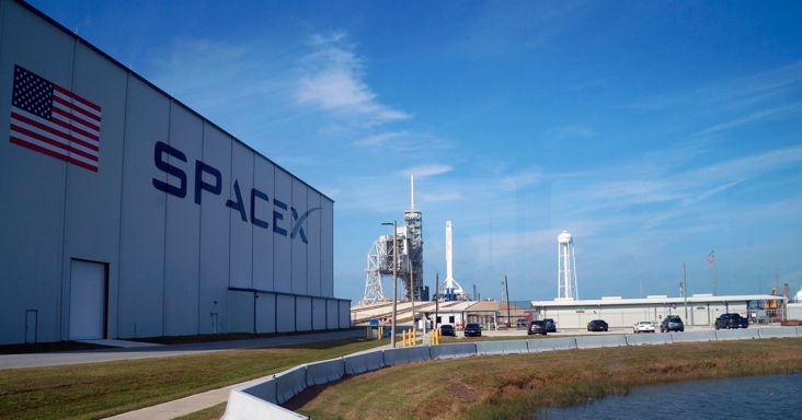 Elosztogatja vagyona egy részét Elon Musk: minden amerikai gyerek kap egy SpaceX-részvényt jövőre