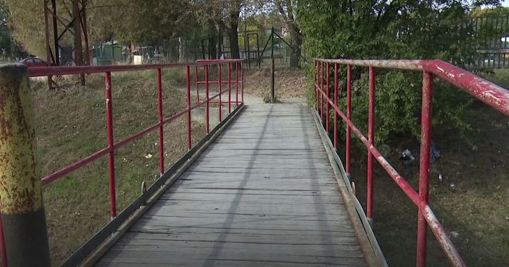 Hétfőtől lezárják a Városi Piac mögötti hidat Oroszlányban