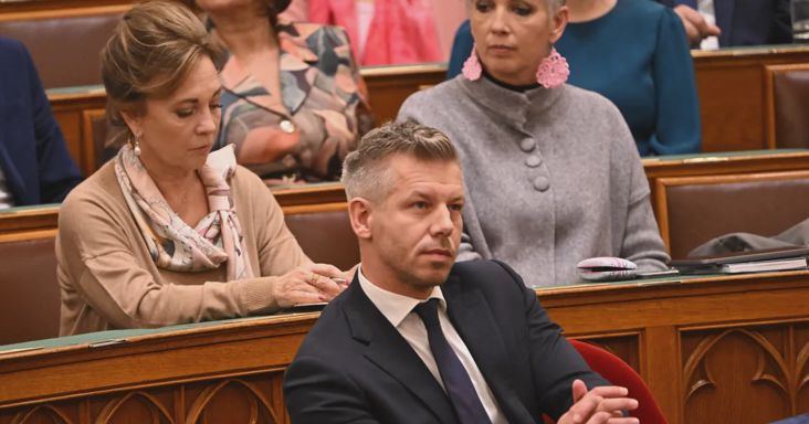 Magyar Péter bejelentette a költségvetés sarokszámait, a Fidesz szerint összevissza beszél