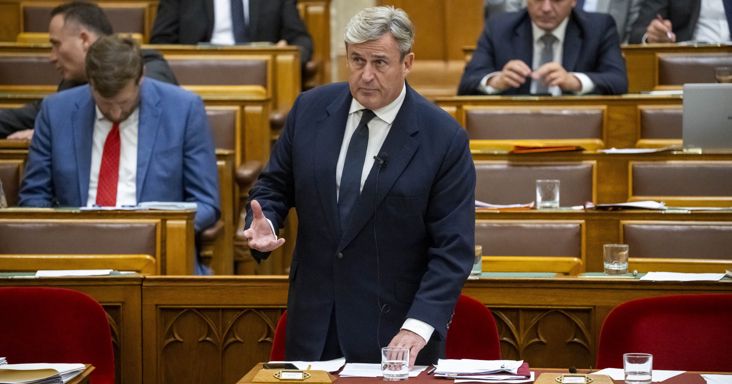 Kapitány István bejelentette, mennyibe fog kerülni a rezsicsökkentés jövőre