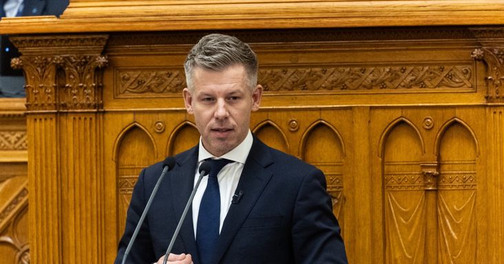 Íme a 2027-es költségvetés részletei, Magyar Péter Kármán Andrással mutatta be - nézzük, kinek lesz több, kinek kevesebb jövőre!