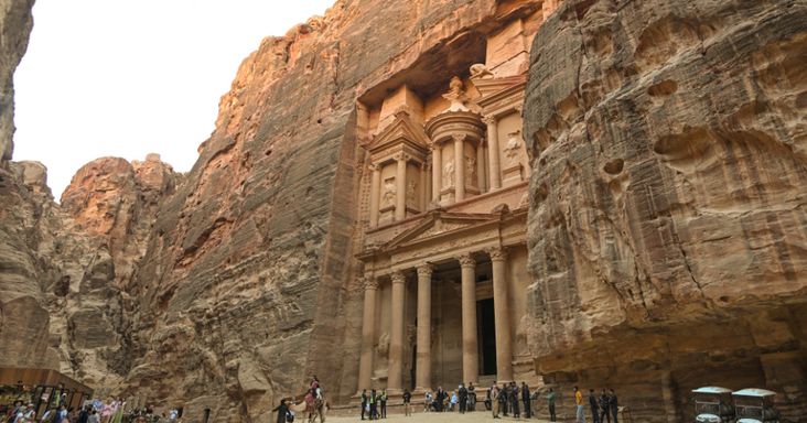 Halálra szeretik a világ legszebb helyeit, menteni kell a turisták elől a látnivalókat