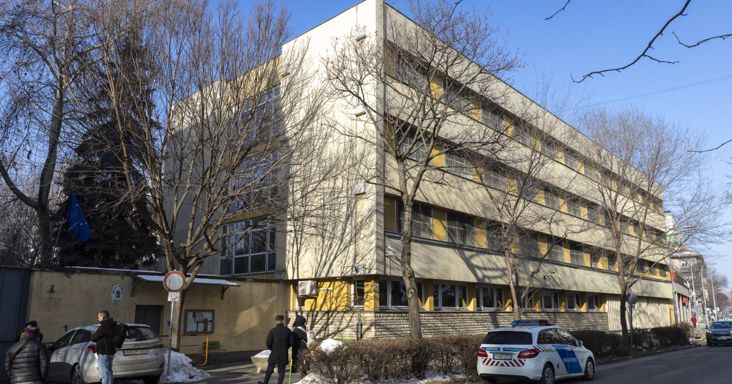 Az egyik szexuális bűncselekménnyel már nem gyanúsítják a Szőlő utcai igazgatót