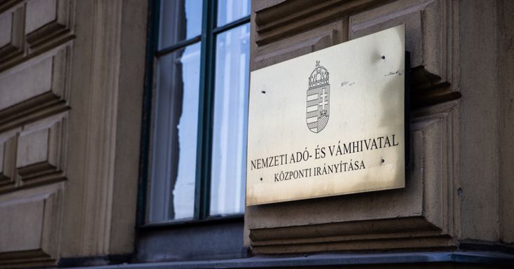 Seszták Miklós már a börtönben, volt gazdasági igazgatója azonban még mindig a NAV élén