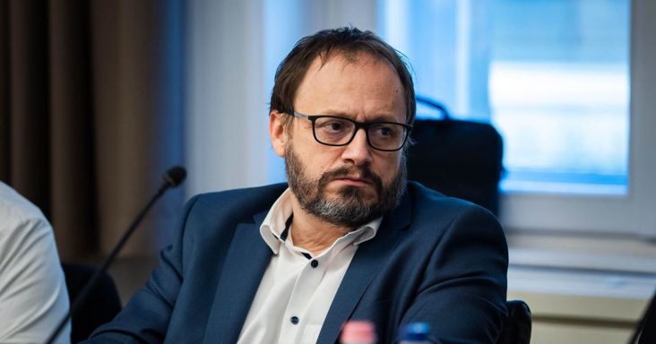 Kármán András megdöbbentő hírt jelentett be az MNB-ről - még a fizetéseket is csökkentik