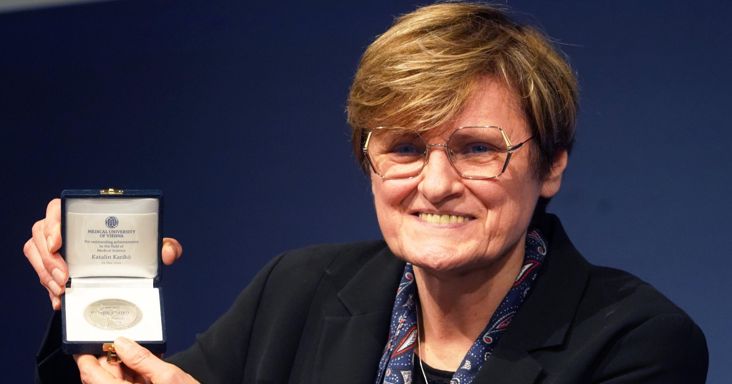 Udvaros Dorottya kelti életre Karikó Katalin történetét