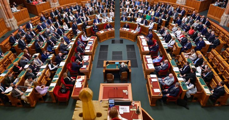Ismét beengedik a Partizán munkatársait a Parlamentbe