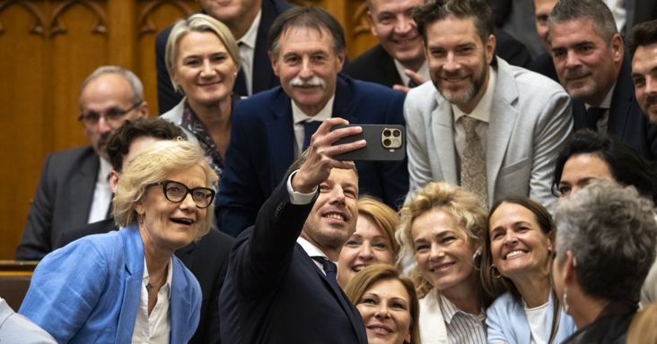 Nem mondhatni, hogy egy emberként álltak volna be a tiszások Magyar Péter migránsozása mögé
