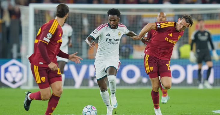 Vinícius Júniort súlyosan megbüntették, Mourinho döntése feldühítette a Real sztárját