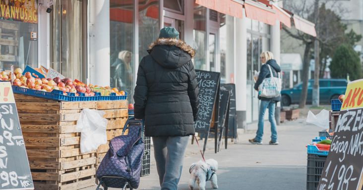 Kötelező munkáltatói befizetéssel alakítanák át a nyugdíj-megtakarításokat