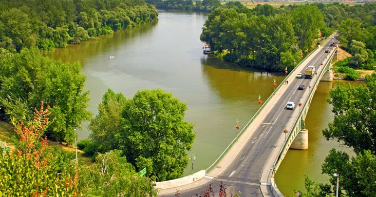 Hiába hozta haza a Tisza az uniós pénzeket, akadoznak az önkormányzati beruházások: hova lett a pénz?
