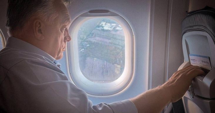 Orbán Viktor már Magyarországon van, Lakitelekre tart