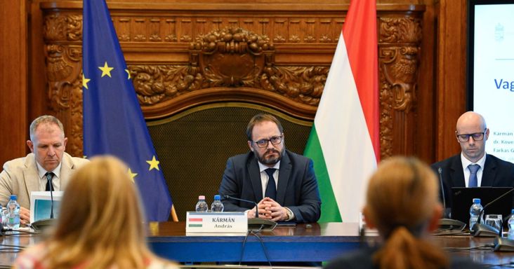 Hozzányúlnának a magyarok megtakarításaihoz: Brüsszel már eljárást is indított, mit lép a Tisza-kormány?
