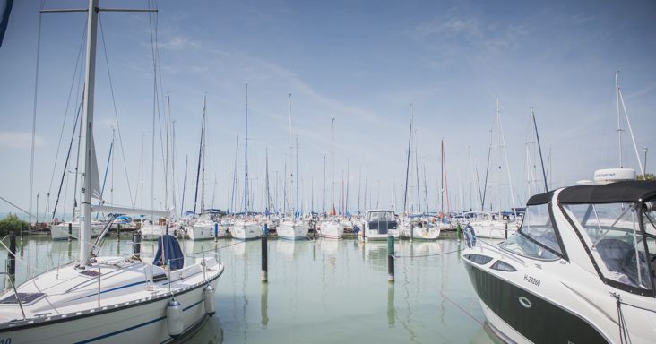 Betonba fullad a Balaton, évekkel ezelőtt megálljt kellett volna parancsolni a NER ész nélküli építkezéseinek