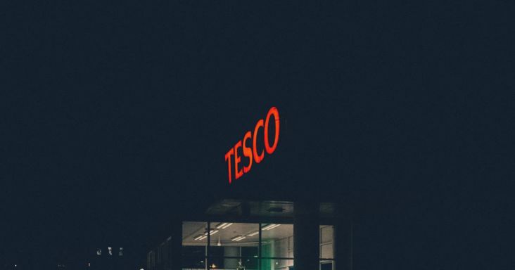 600 milliárdos gigaüzletet ütött nyélbe, ki is vonul két országból a Tesco. Kiderült, hogy Magyarország is köztük van-e