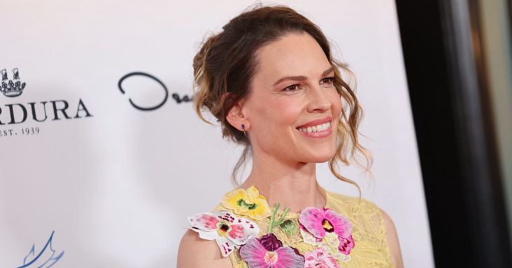 52 évesen újra babát vár Hilary Swank