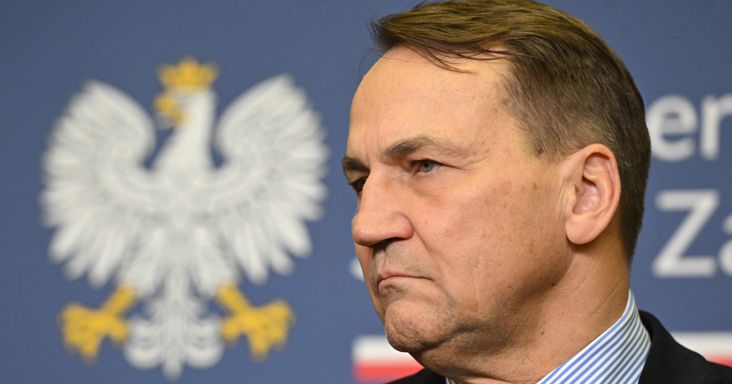 A lengyel külügyminiszter súlyos bizonyítékokról beszél Oroszország és az Orbán-kormány viszonylatában