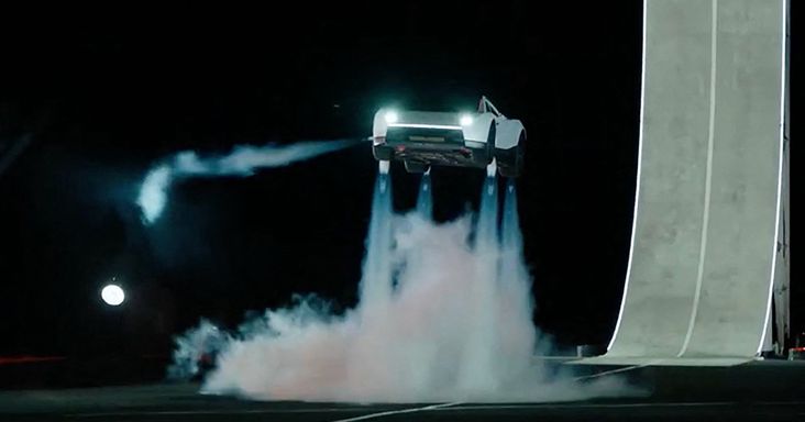 Elképesztő, mit tud az új Tesla: a levegőbe emelkedett és átfordult a bemutatón – videó